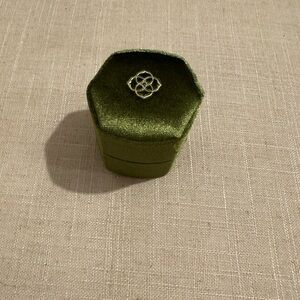 Kendra Scott Hexagonal Green Velvet Ring Box